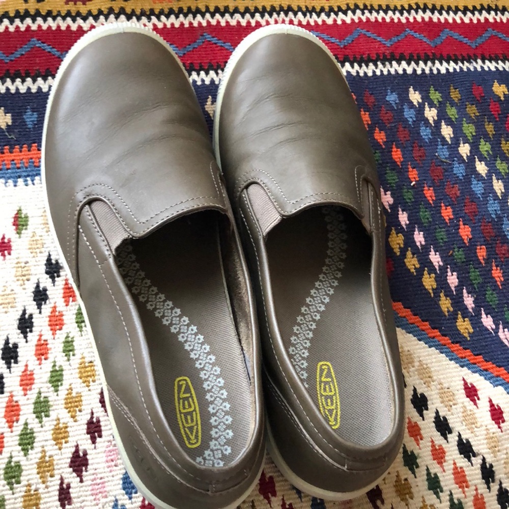 Keen Olive green leather slip-ons